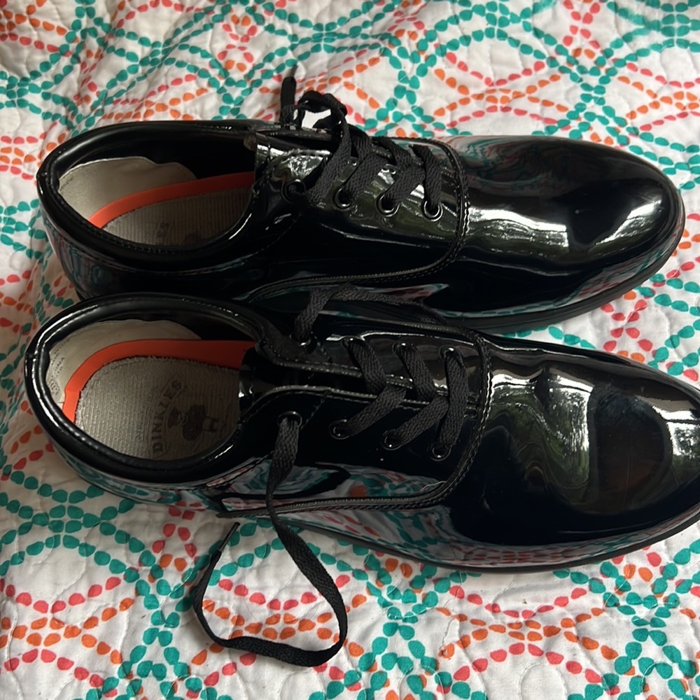 Dinkles Marching Band shoes, glossy black very nice and clean condition.
